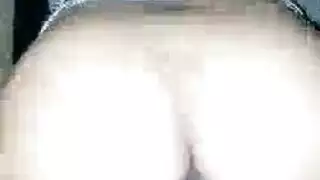 حفلة جماع ثلاثي عنيفة مع إنهاء بالقذف الداخلي