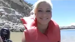 حفلة جنس جماعي مع مؤخرات فقاعية