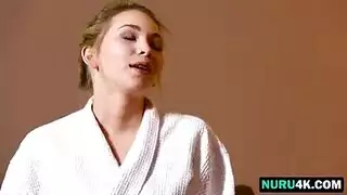 الثدي الطبيعية نموذج سيارة