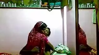 أوgy بعضو صناعي بنات متعددات يُحشين