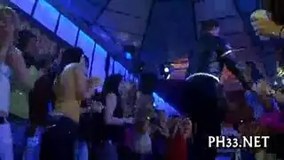جلسة إكس إكس إكس عنيفة مع فتاة النجار