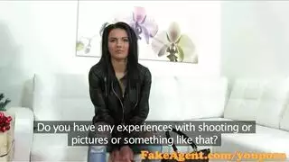 خيال إباحي صباحي لمراهقة سمراء يتحقق