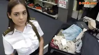 فتاة الخطوط الجوية تتوسل لعملية جماعية جنسية خشنة
