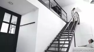 حرث مؤخرة صغيرة بقضيب سميك