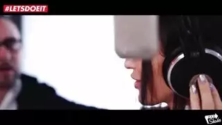 موصلة للصوت، موصلة للشرج: حركة إكس إكس إكس شديدة