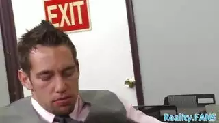 خيانة مكشوفة: الزوجة تكتشف زوجها في علاقة ثلاثية مع مراهقة