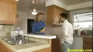 شاب ينيك امه سمينه
