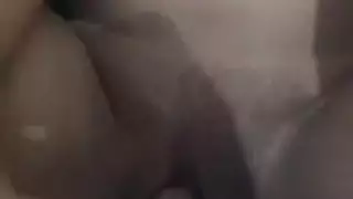 استمناء ساخن: ألينا لوبيز تلعب ببظرها في الدش