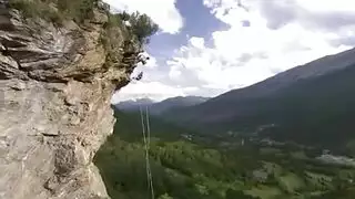 العاهرة الأوروبية أليكس تُمارس الجنس على الأرض