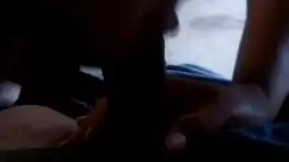 الجليسة العاهرة تختنق من الديوك الصلبة الضخمة