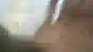 شباب يضربون زوجة أكبر سناً في فيديو إكس إكس إكس لتبادل الأزواج الساخن