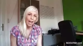 موقع أفلام إباحية مجاني: شقراء تأخذ عدة قذفات