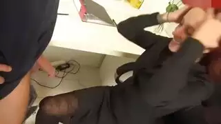 شقراء تخون لممارسة جنس قاس بمهبل ضيق