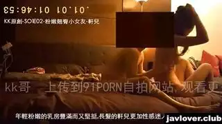 شهوة عائلية محرمة: مراهقة تستكشف قبائل امرأة أكبر