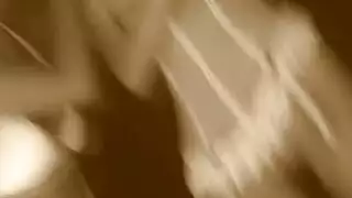 تصوير إباحي علني: شباب يلعقون كساً في البرية