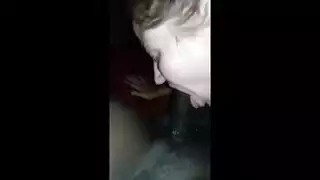 القبلات الحارة قبل الجنس تؤدي إلى مشهد قذف صريح