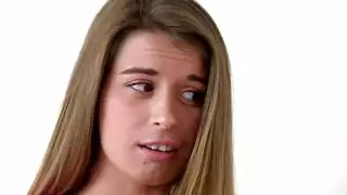 نجمت البورن روزي تختنق على قضيب كبير