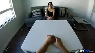 فتاة جزائرية ساخنة تقفز على القضيب حتى يقذف حمولته