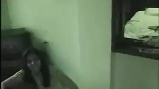 نيك منزلي صارخ: يدكّ كس صديقته بقوة