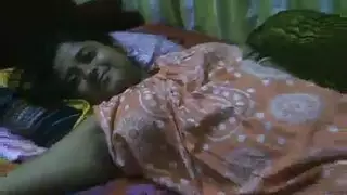 استعراض تعري كمقدمة لجنس صعب