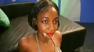 مص ساخن ينتهي بقذف على وجهها