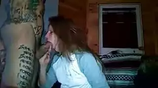 قضيب ضخم يمط كسها الضيق في جلسة جنس ساخنة