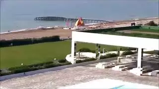 سكس روسي ساخن فى البلكونة الفحل ينيك المراهقة البيضاء الشرموطة في كسها