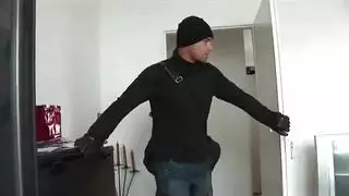 واحد يخدر وحدا