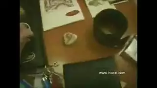 أم نائمة تؤخذ بقوة من قبل ابنها