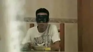 امرأة ناضجة تحصل على شرج من رجل أصغر