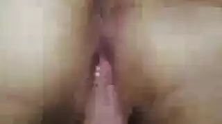 ساق صغيرة مشعرة تنيكها بعمق حتى تصرخ
