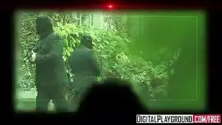 نيك خارجي علني: عاهرة تُدمر فرجها