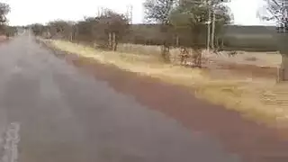 إباحي جزائري: مرضعية ساخنة تحصل على مهبلها بالرمال