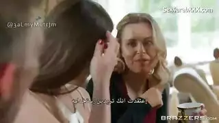 سيدة مثيرة تخدم كل قضيب في الحفلة