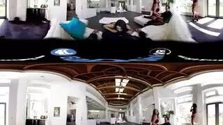 أثداء كبيرة في الواقع الافتراضي – شاهدها تهتز بينما تُنكح من الخلف