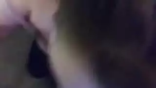 جلسة سحاق سرية: الشقراء الموشومة تمارس الجنس مع صديقتها أمام الكاميرا