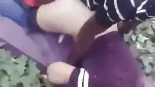 كعوب حمراء وجنس أمام المرآة: عقل قذر، فرج مبلل