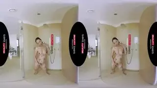 صديقة مستثنية تبلل على الكاميرا من أجله