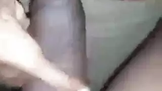 الكاميرا تلتقط فرجها الممتد والمضروب