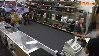 كس العاهرة المبلل متاح للشراء جنس صعب
