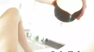مشهد هاردكور: مربية أطفال شقراء عارية تُضاجع بقوة