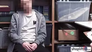 شهوة عائلية محرمة: الشقراء وزوجة ابنها في شريط جنسي سري