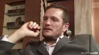 من الاسمرار بملابس داخلية مغرية إلى إدخال مزدوج عنيف