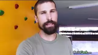 جنس جماعي في أوضاع القرفصاء مع الفتاة الآسيوية