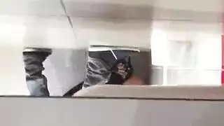 ثنائي حار يتحول للوحشية في حمام النادي – فعل إباحي كامل