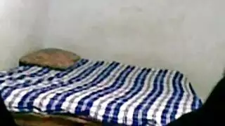 البواب المخادع يسجل نفسه وهو يمارس الجنس مع نساء المبنى
