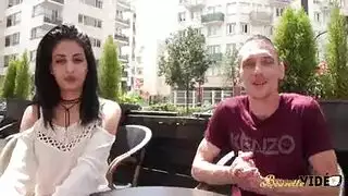 تسجيل فرنسي صريح: دفع لاختراق وتصوير فرج مراهقة ممشوقة