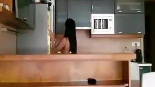 هوس فموي: ابتلاع القضيب وتدليل قضيبه المنتصب