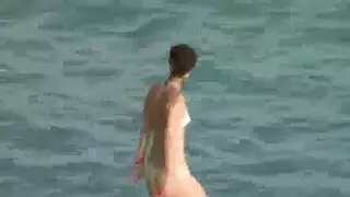 تسجيل سري لسائح يمارس الجنس بشغف على الشاطئ