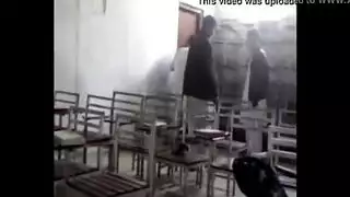 فانتازيا مدرسية إباحية: شباب هادئون ينيكون زميلهم في الفصل